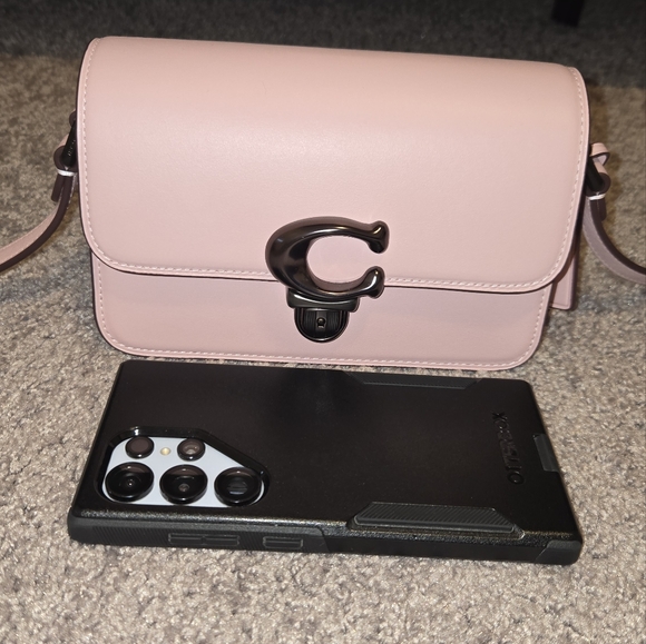 Coach Studio 19 - Picture 13 of 16